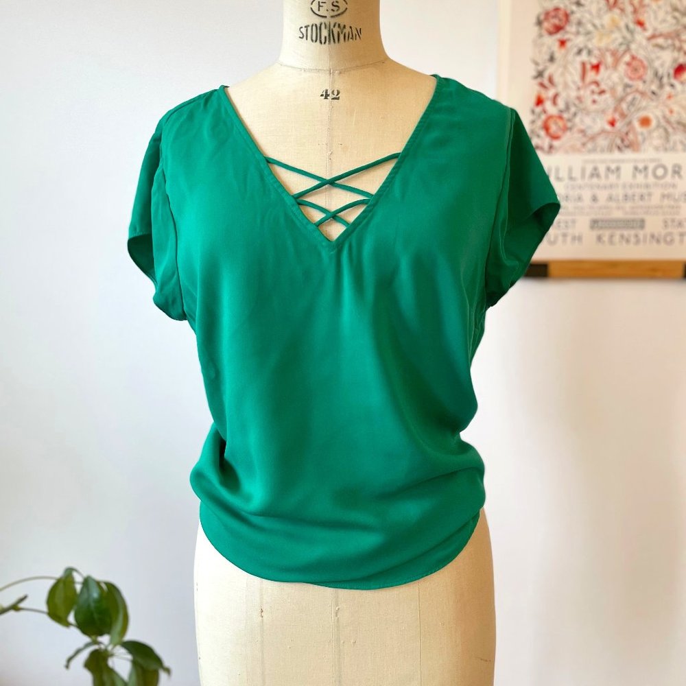 Dynamite Flowy Emerald Blouse